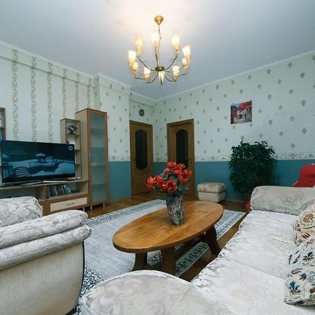 Three-Room Apartments At The Polytechnic Institute Kiev Ngoại thất bức ảnh