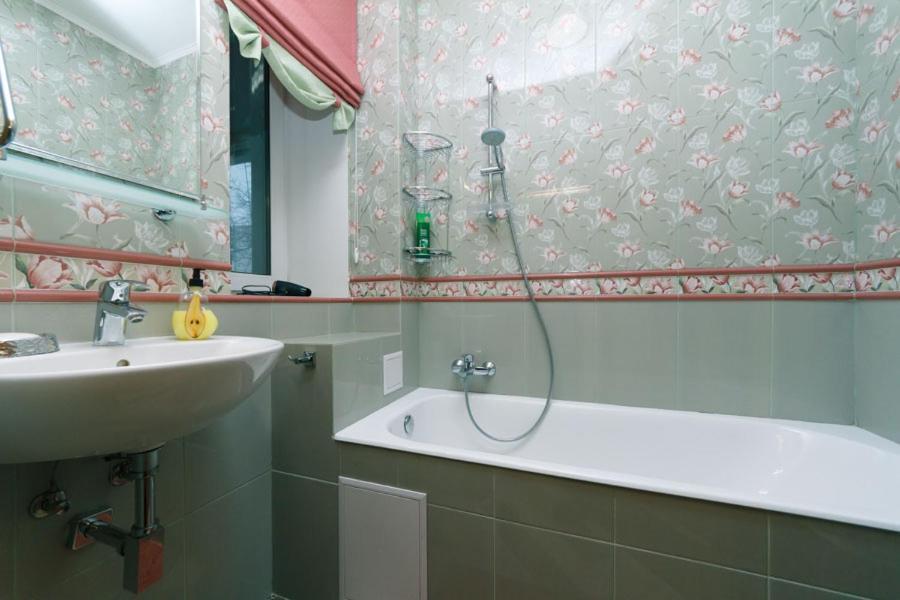Three-Room Apartments At The Polytechnic Institute Kiev Ngoại thất bức ảnh